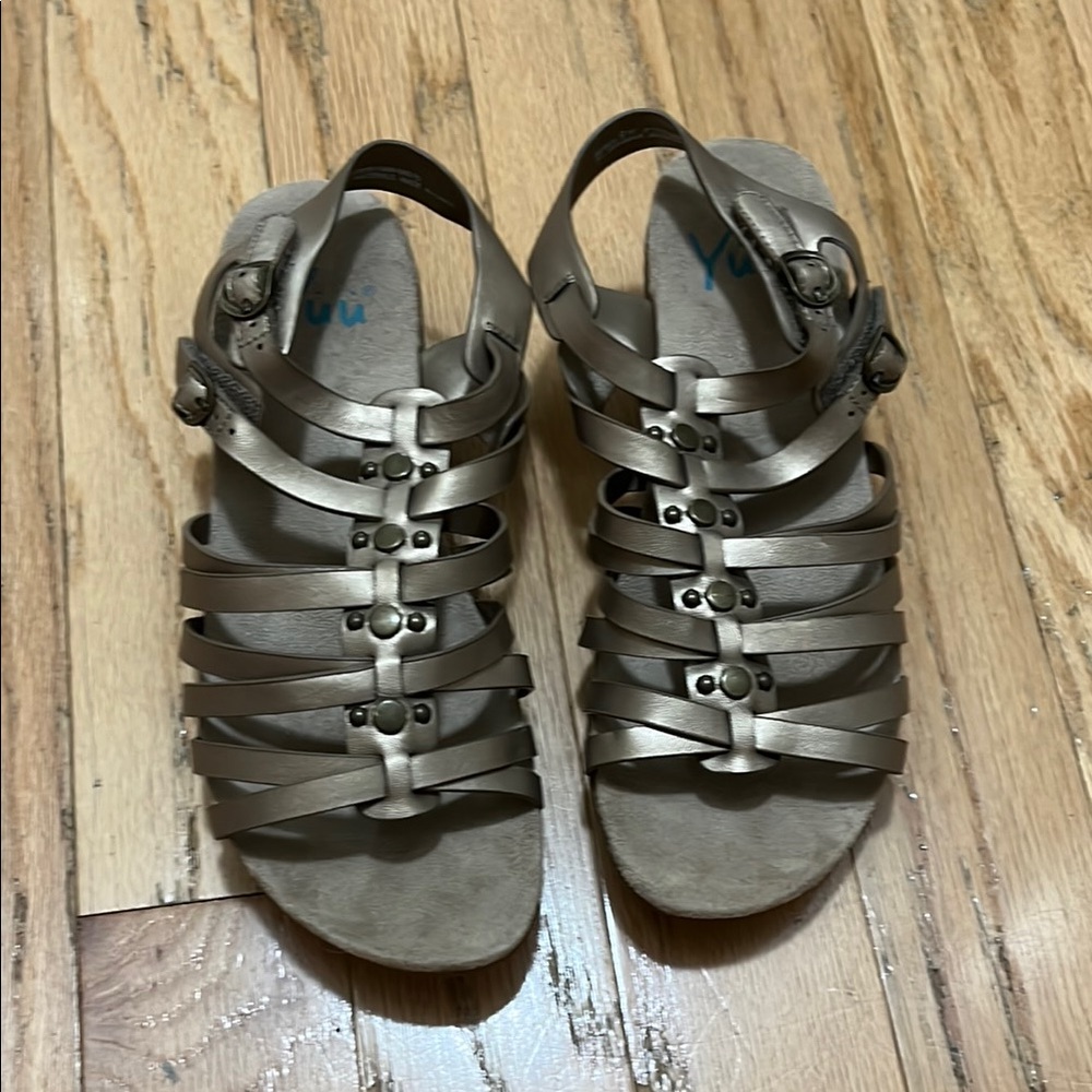 Yuu wedge sandals